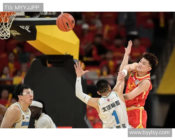 男篮赛事激烈，CBA球队勇夺冠军，球迷欢呼雀跃